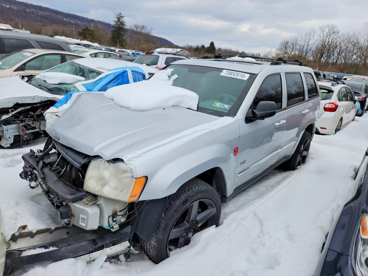 2006 Jeep Grand Cherokee Laredo, VIN 1J4GR48K76C260477 — Front end