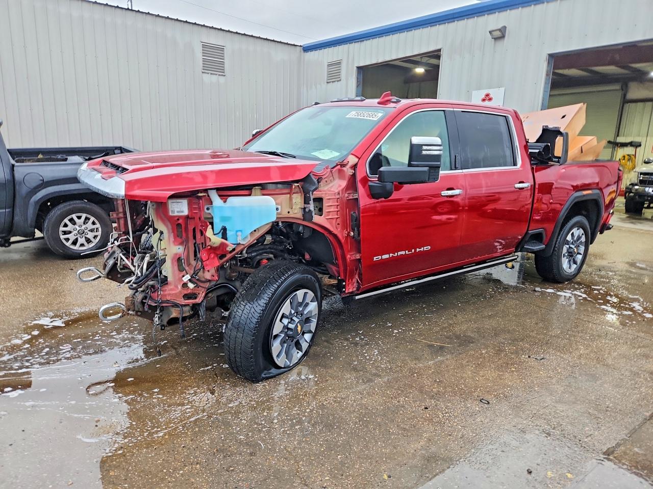 2022 GMC Sierra 2500HD Denali, VIN 1GT49REY8NF121020 — Front end