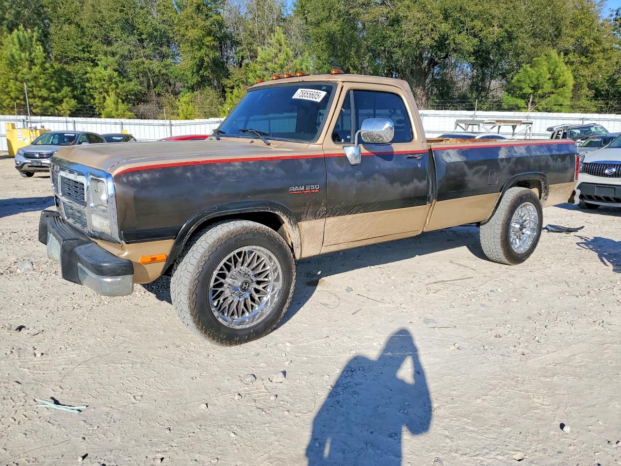 1991 Dodge D Series, VIN 1B7KE26C6MS362772 — Бок
