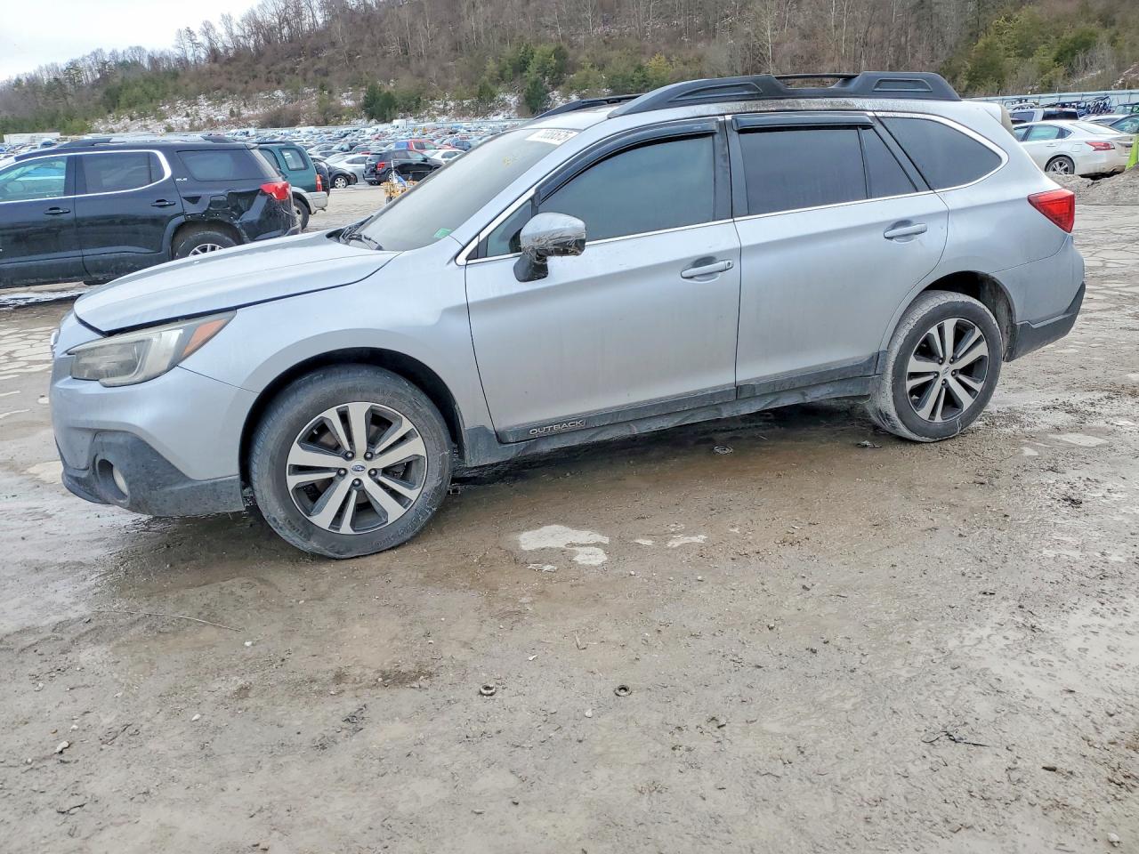 2019 Subaru Outback Limited, VIN 4S4BSANC2K3357401 — Пожар в салоне