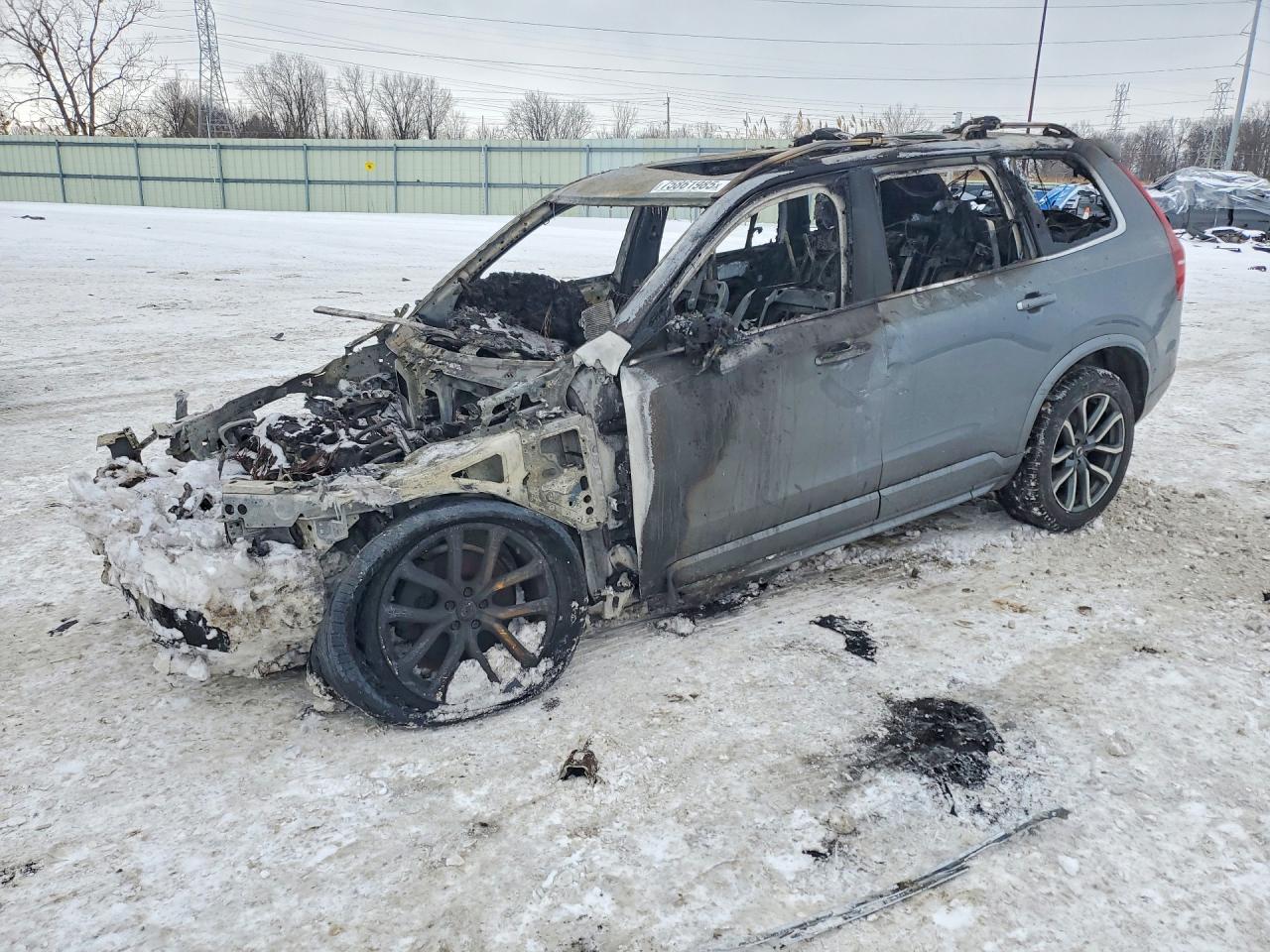 2016 Volvo XC90 T6 Momentum, VIN YV4A22PK2G1040826 — Burn