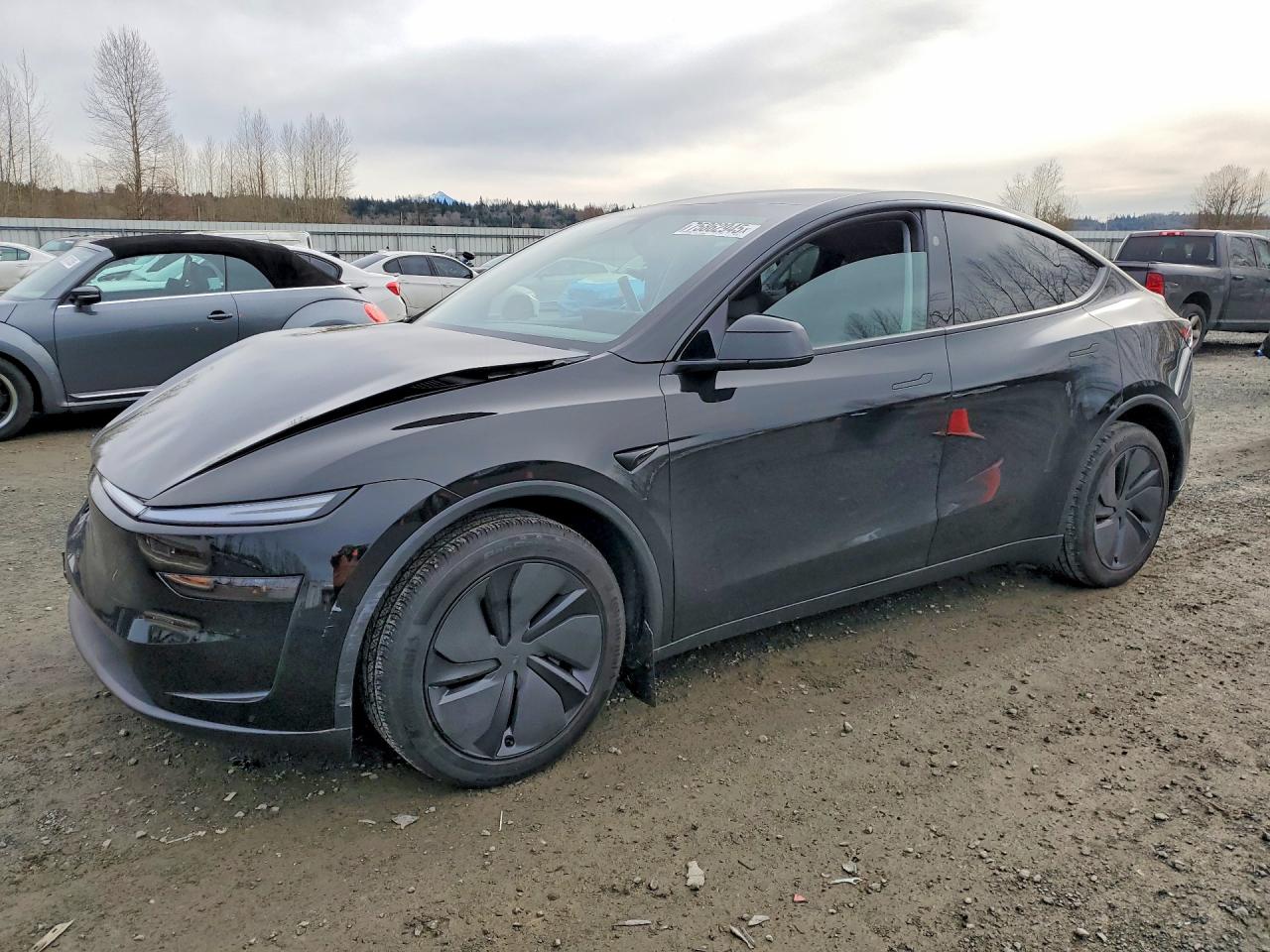 2026 Tesla Model Y Long Range, VIN 7SAYGDED2TF382834 — Перед
