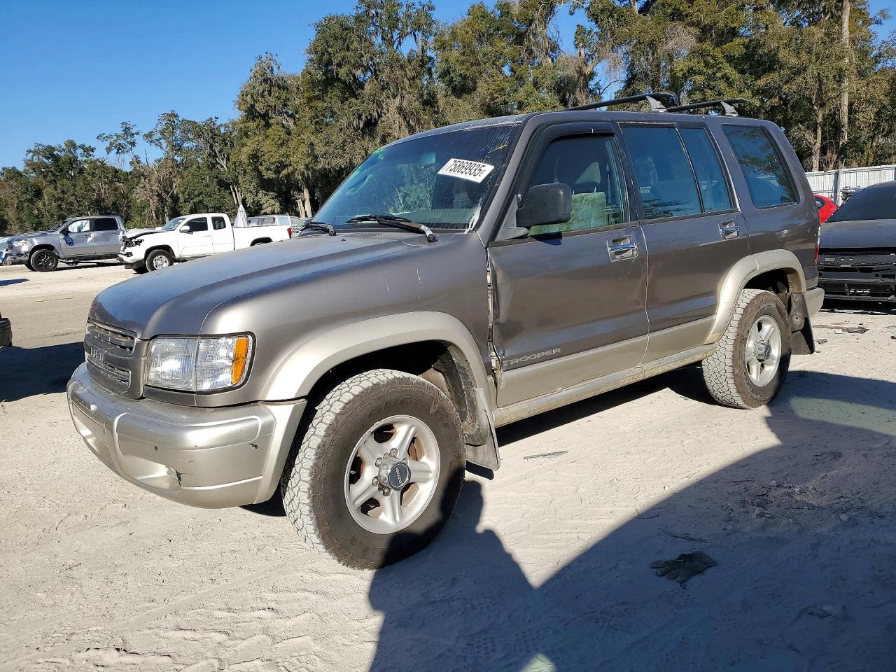 2002 Isuzu Trooper S, VIN JACDJ58X127J10917 — Мелкие вмятины и царапины