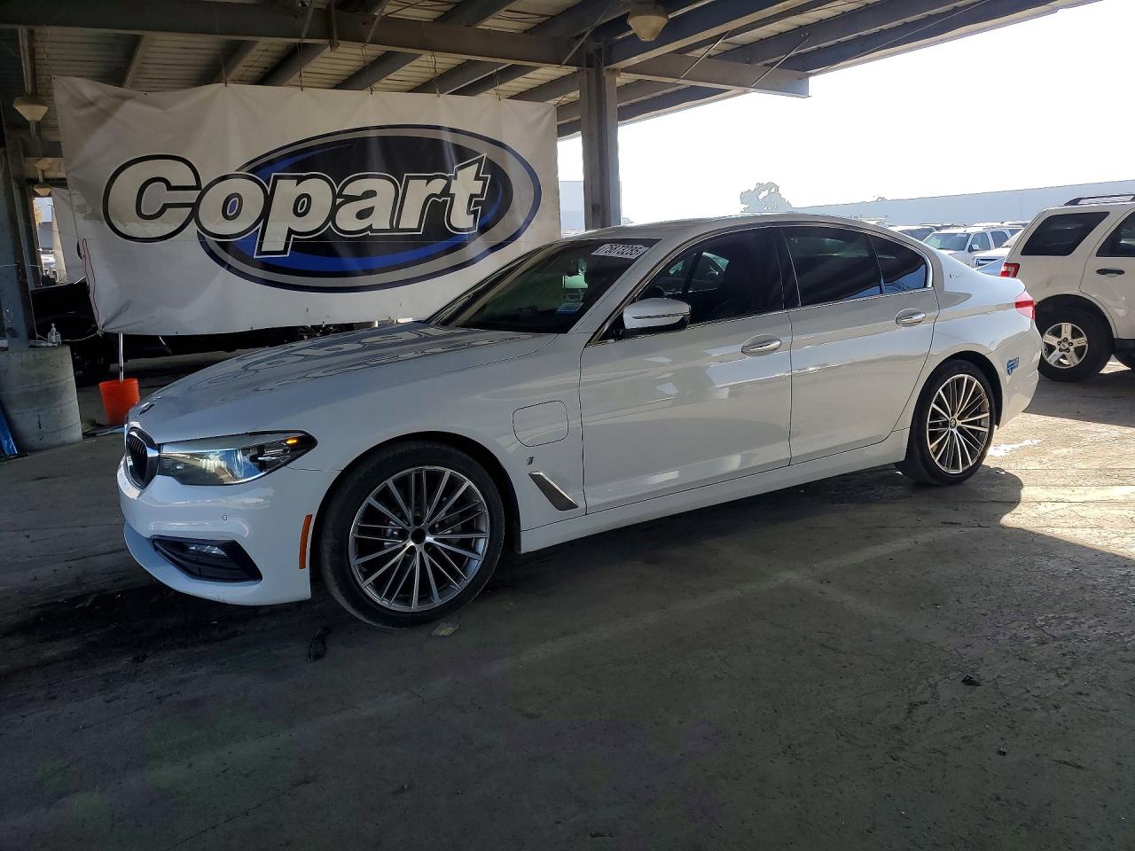2018 BMW 5 Series 530e xDrive, VIN WBAJB1C57JB374801 — Minor dents and scratches