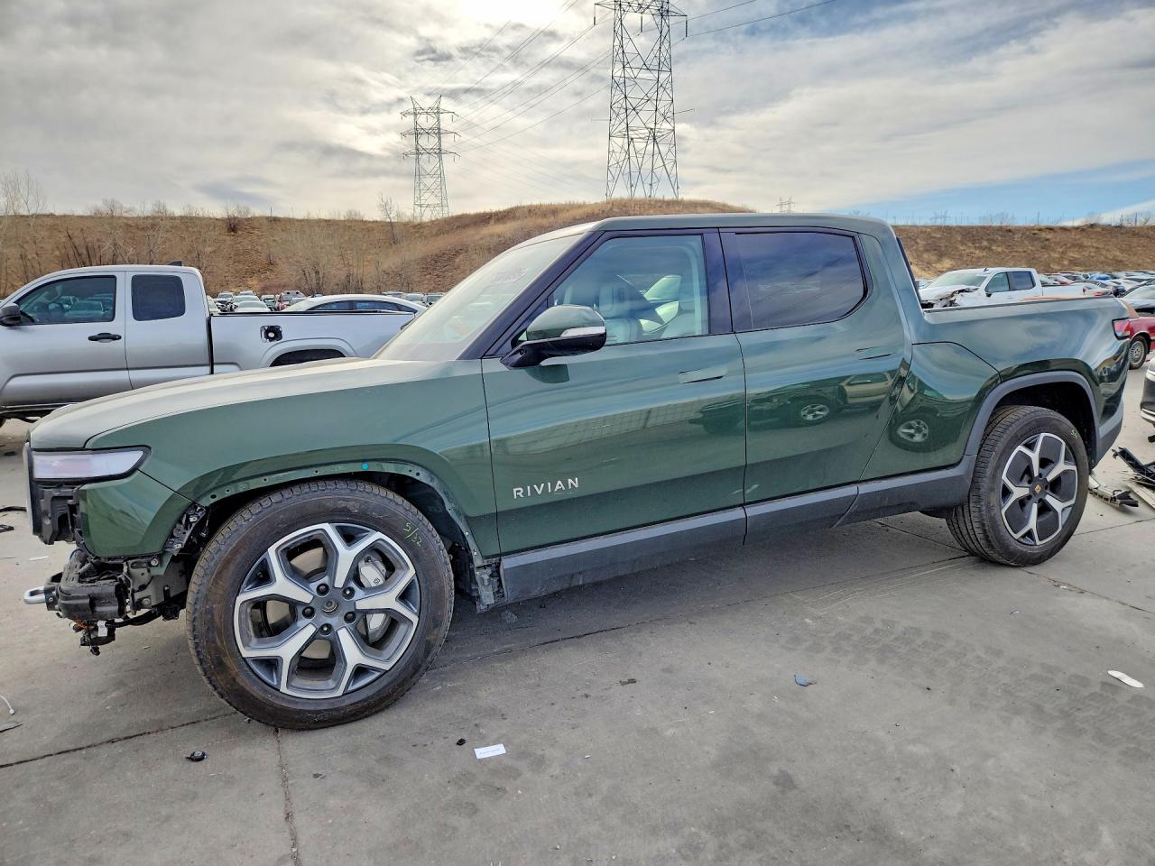 2023 Rivian R1T Adventure, VIN 7FCTGBAA2PN029504 — Front end