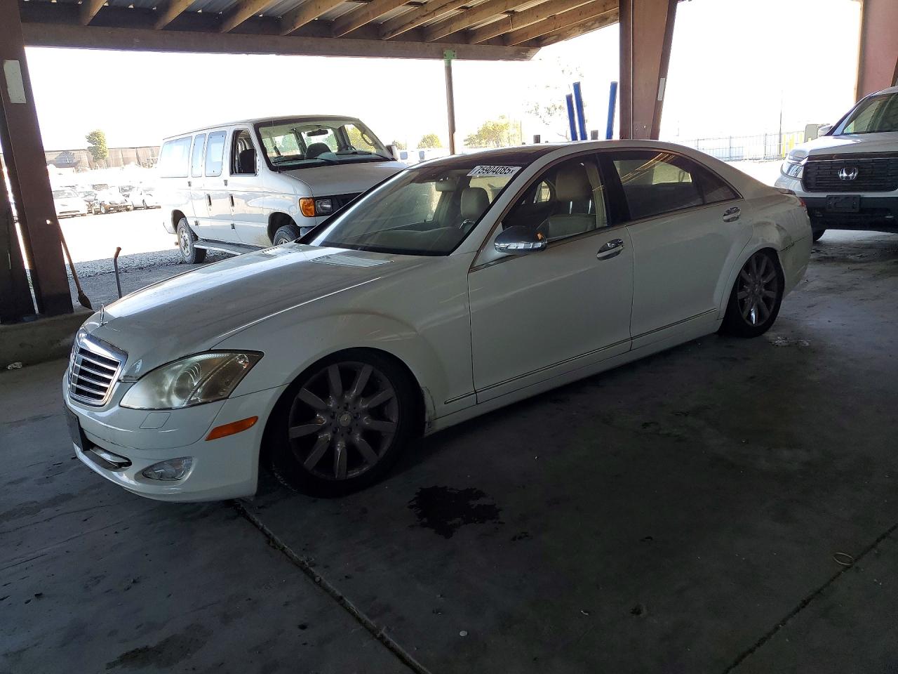 2008 Mercedes-Benz S 550, VIN WDDNG86X38A165105 — Rear end