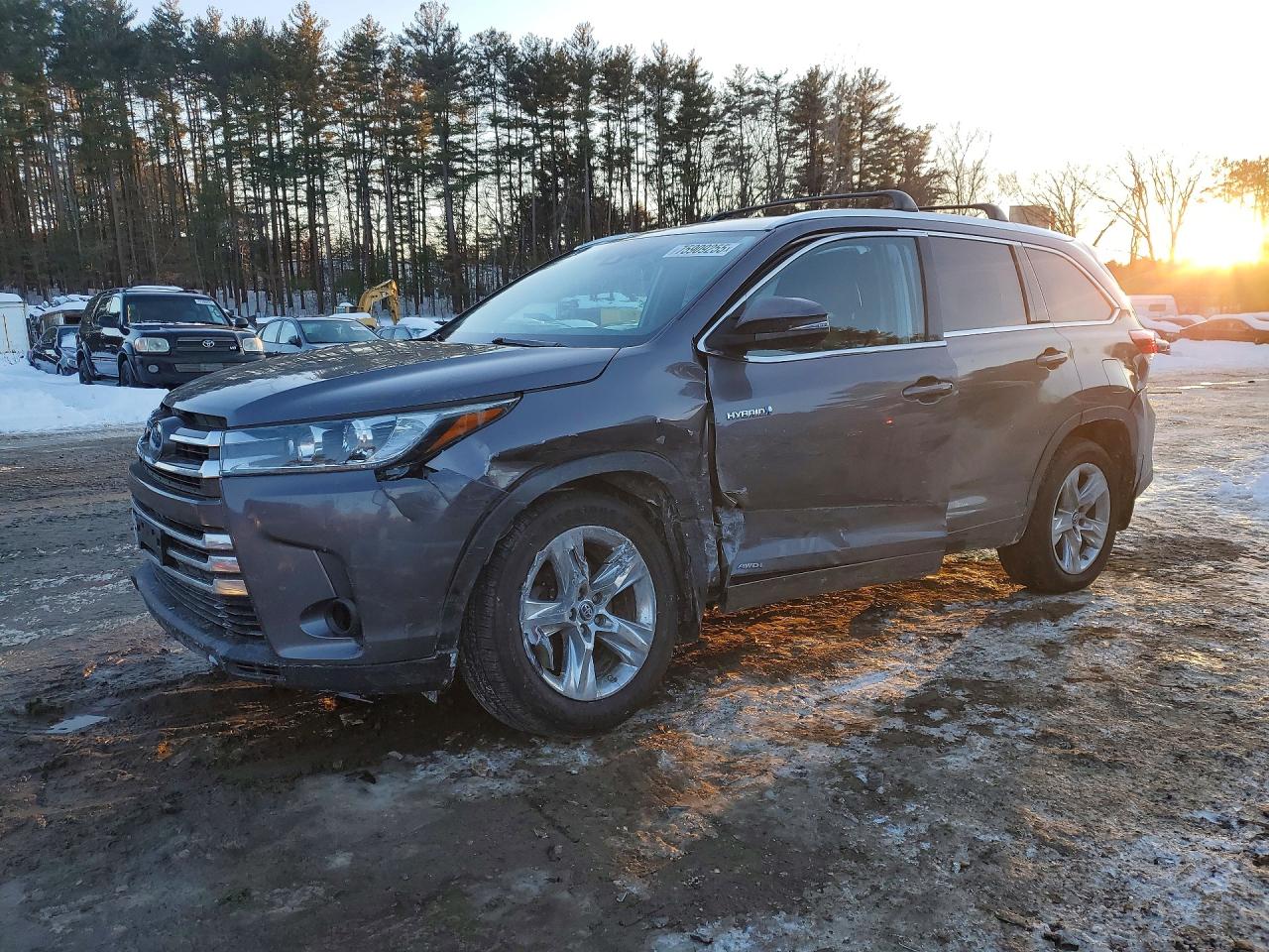 2018 Toyota Highlander Hybrid Limited Platinum, VIN 5TDDGRFH3JS042014 — Front end