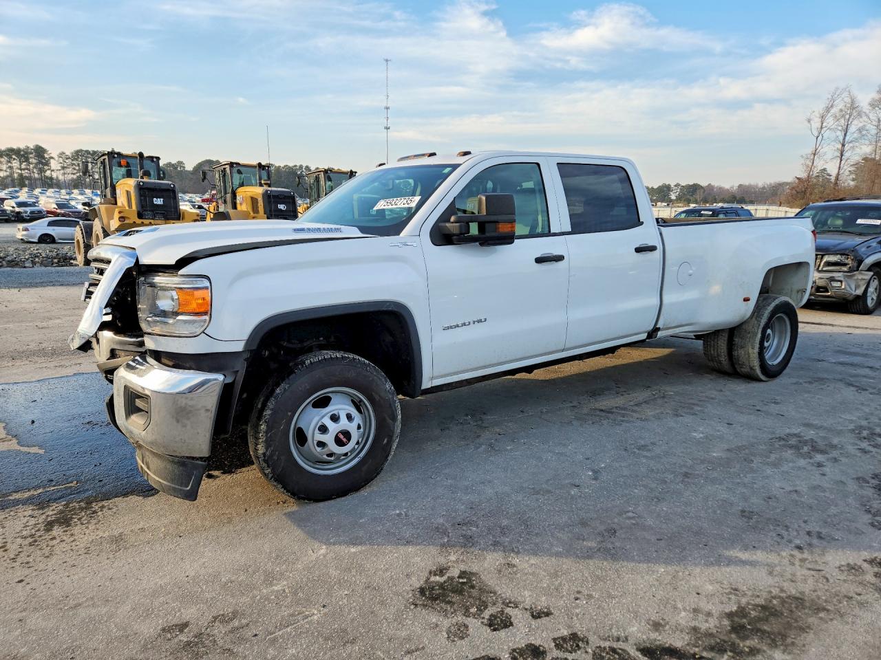 2019 GMC Sierra 3500HD, VIN 1GT42TCY1KF250412 — Front end