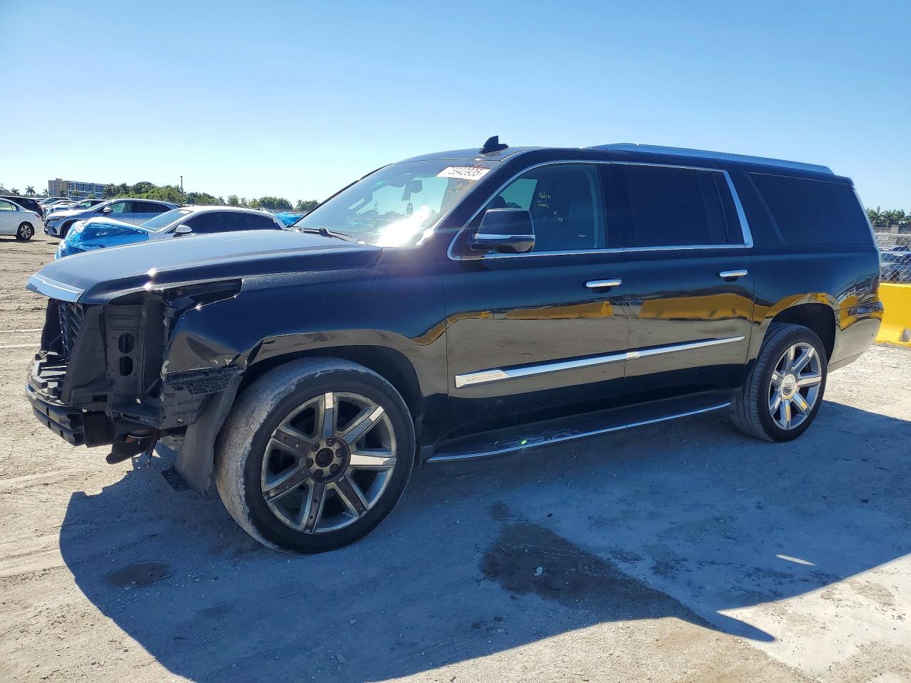 2017 Cadillac Escalade ESV Luxury, VIN 1GYS4HKJ6HR279943 — Front end