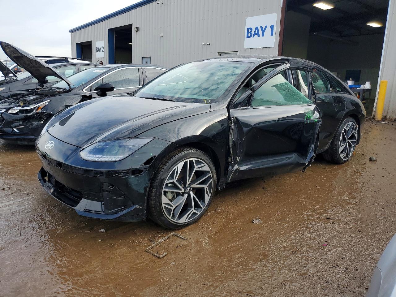 2024 Hyundai Ioniq 6 Limited, VIN KMHM54AC4RA081266 — Side