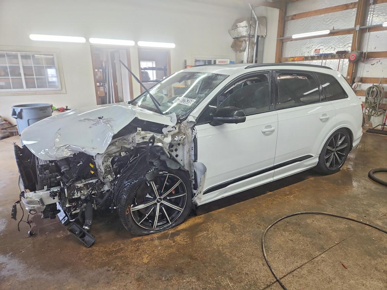 2021 Audi SQ7 Premium Plus, VIN WA1AWBF74MD010963 — Перед