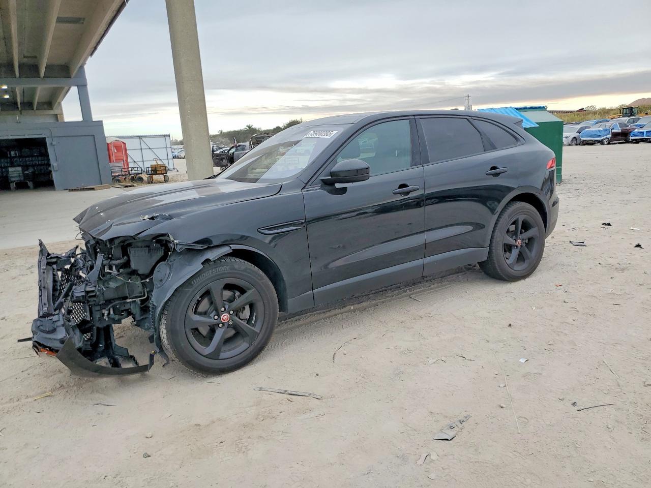2020 Jaguar F-Pace 25t Premium, VIN SADCJ2FX9LA618303 — Front end