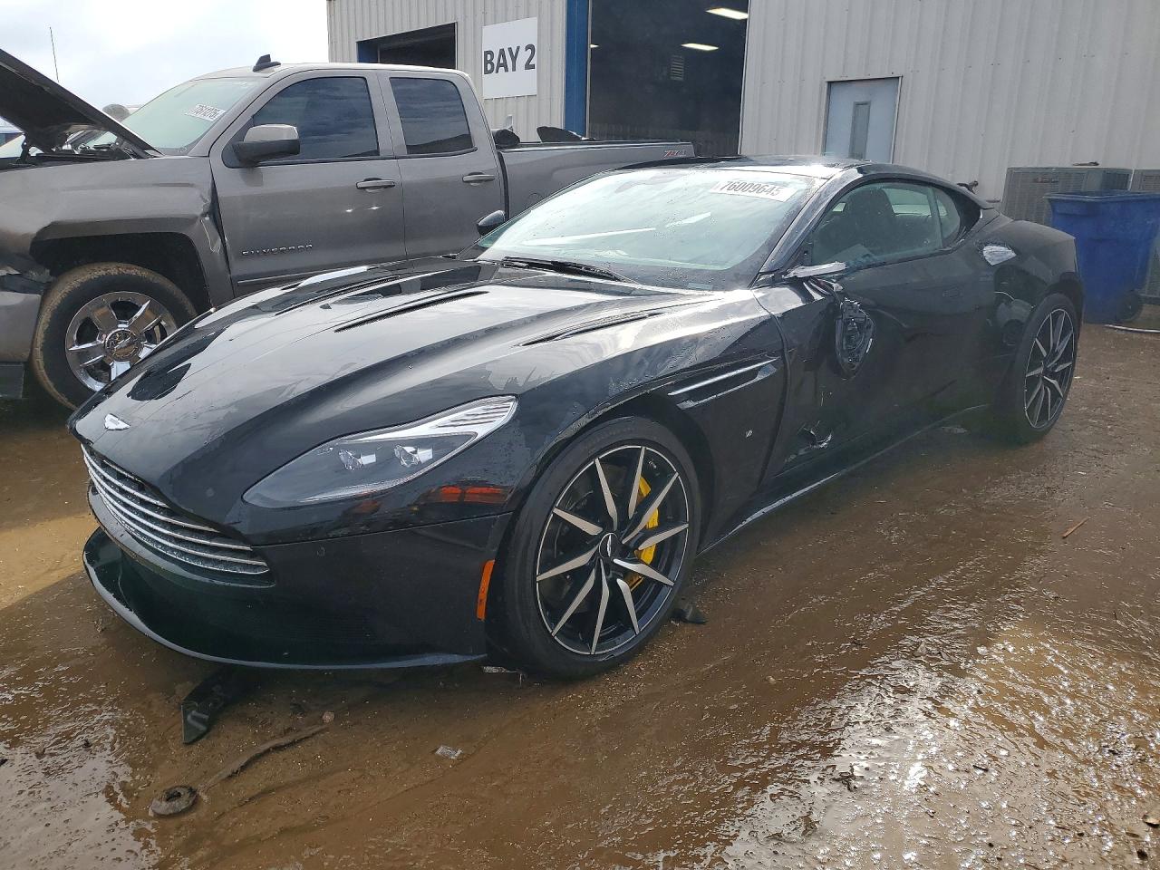 2018 Aston Martin DB11, VIN SCFRMFAV4JGL03396 — Бок