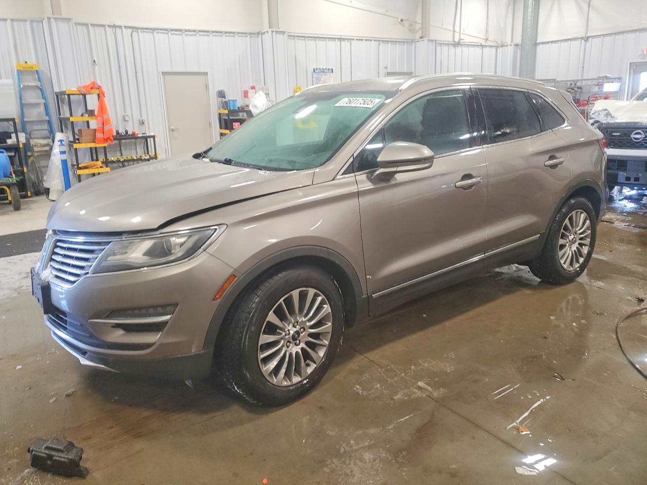 2016 Lincoln MKC Reserve, VIN 5LMCJ3D92GUJ12654 — Front end