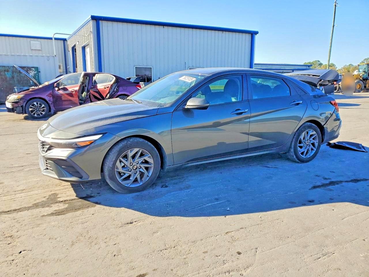 2024 Hyundai Elantra SEL, VIN KMHLM4DG8RU706103 — Rear end