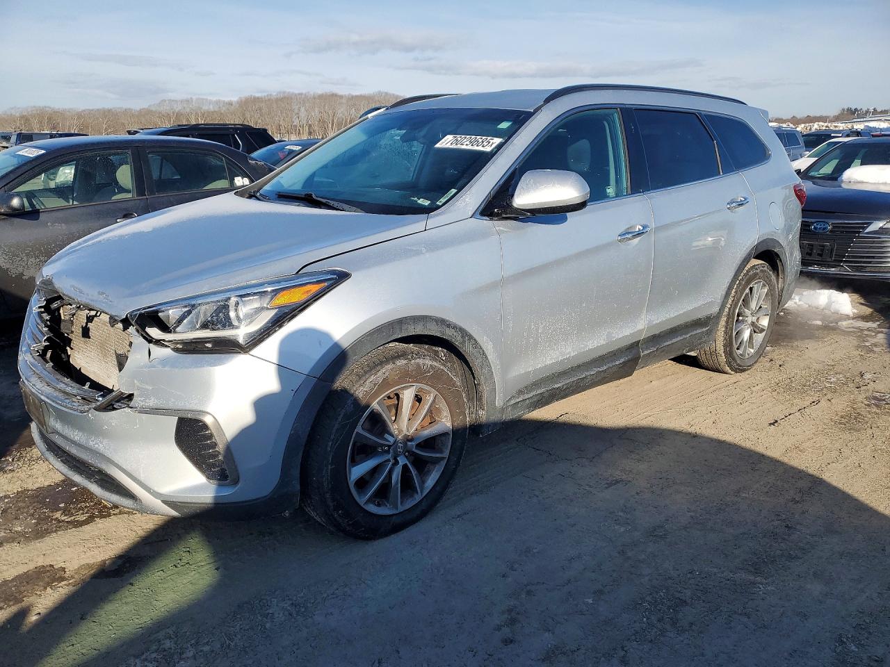 2017 Hyundai Santa Fe SE, VIN KM8SMDHF1HU245421 — Front end