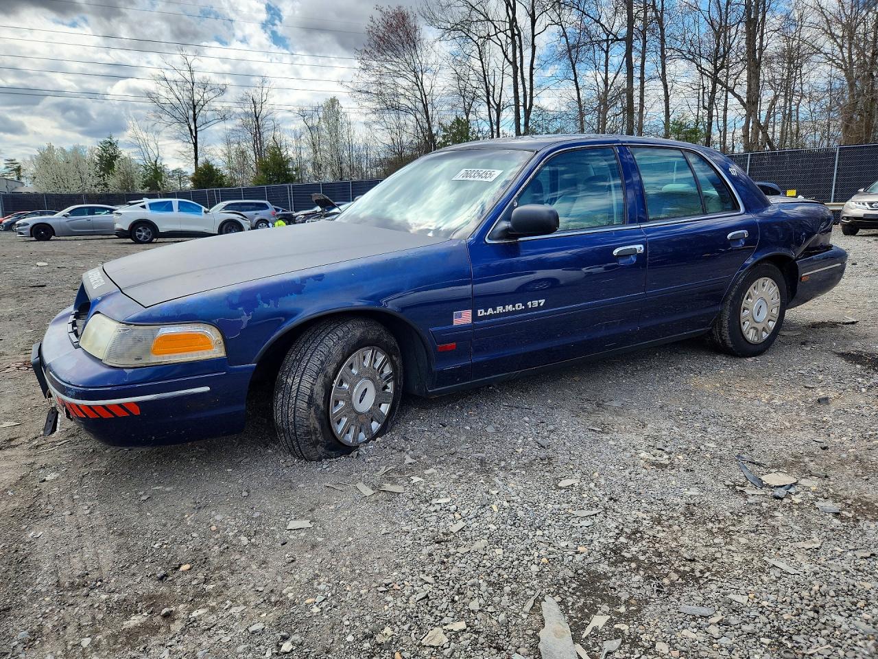 2004 Ford Police Interceptor Base w/3.27 Axle, VIN 2FAFP71W74X158138 — Front end