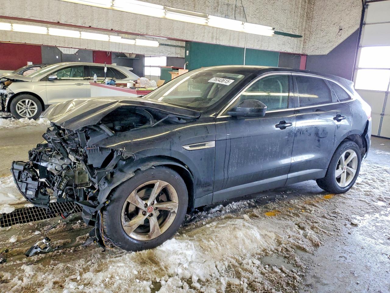 2019 Jaguar F-Pace 25t, VIN SADCS2FX1KA604827 — Front end