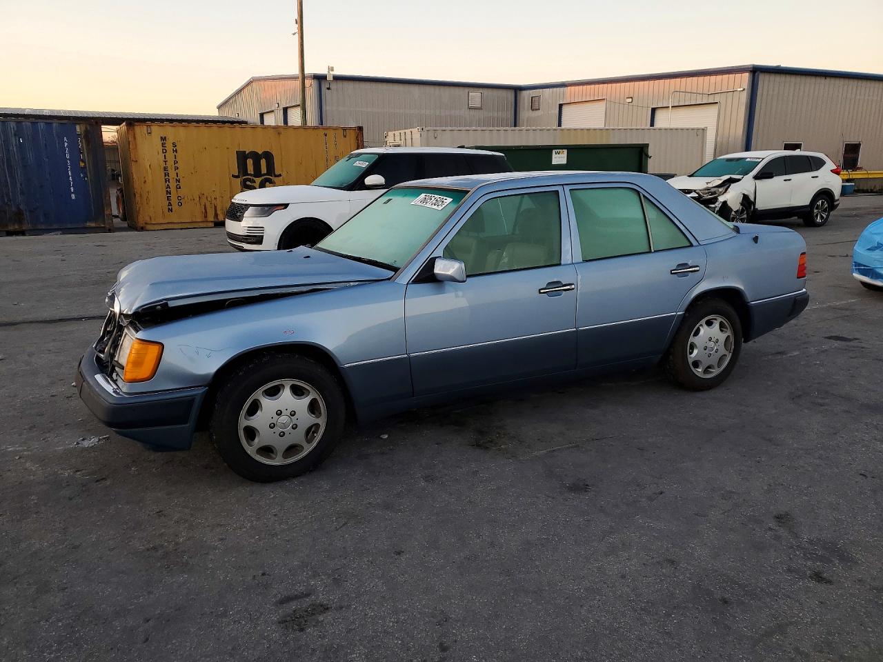 1992 Mercedes-Benz 400 E, VIN WDBEA34E7NB809516 — Front end