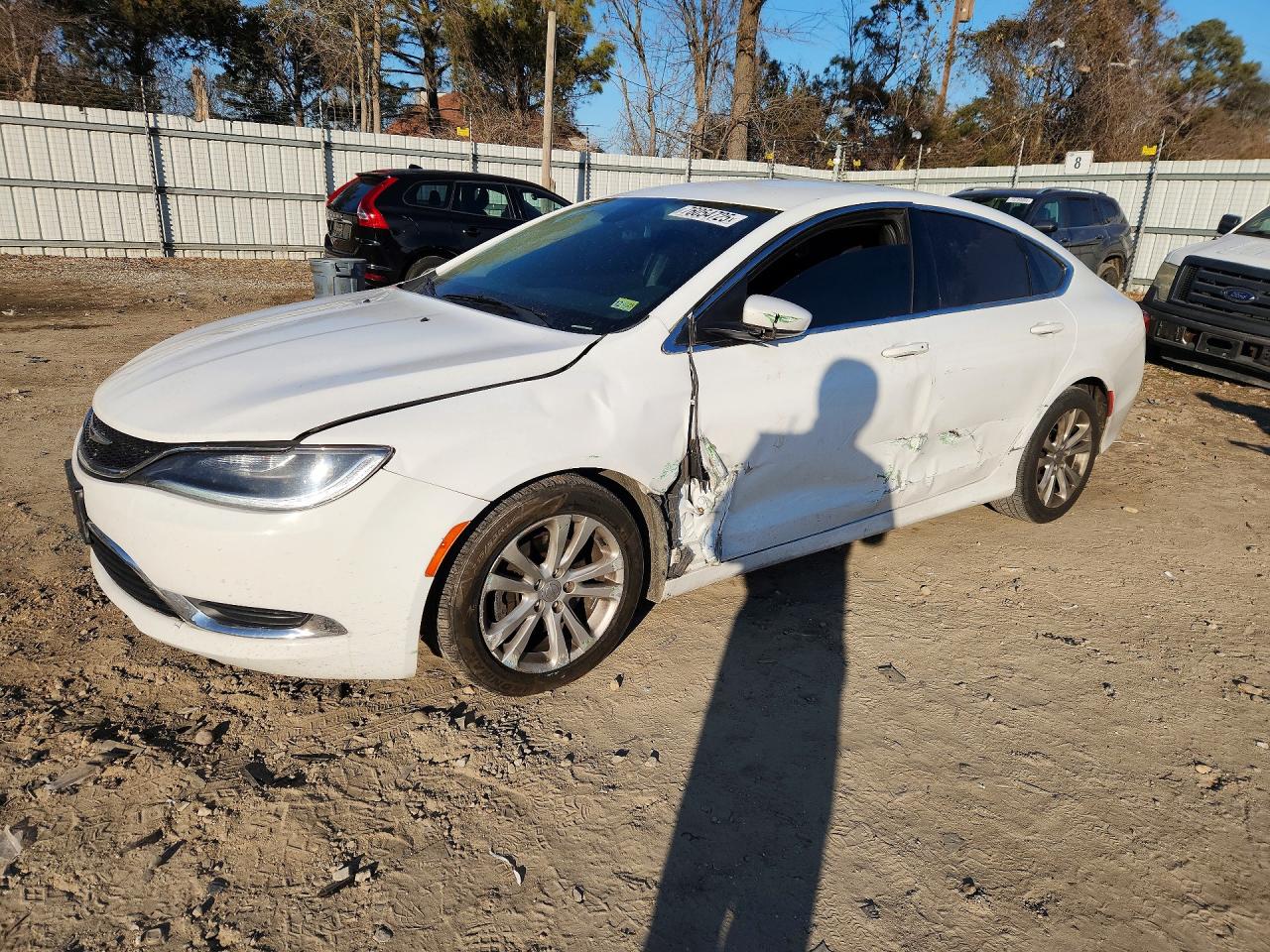 2015 Chrysler 200 Limited, VIN 1C3CCCAB1FN631099 — Side