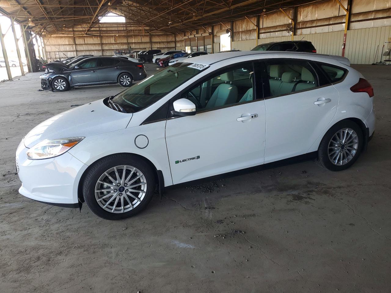 2016 Ford Focus Electric, VIN 1FADP3R46GL255819 — Minor dents and scratches