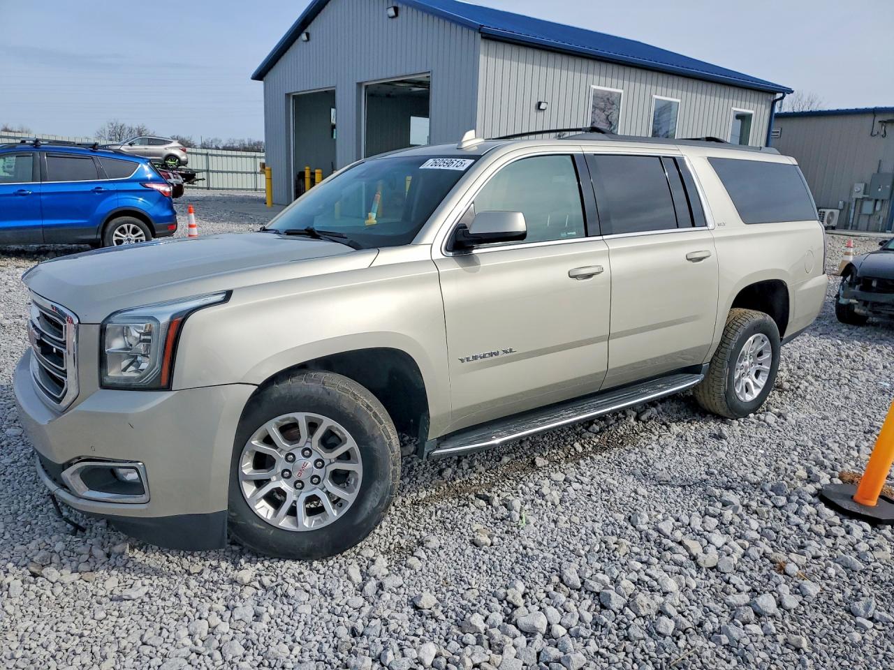 2017 GMC Yukon XL SLT, VIN 1GKS2GKC2HR111115 — Front end