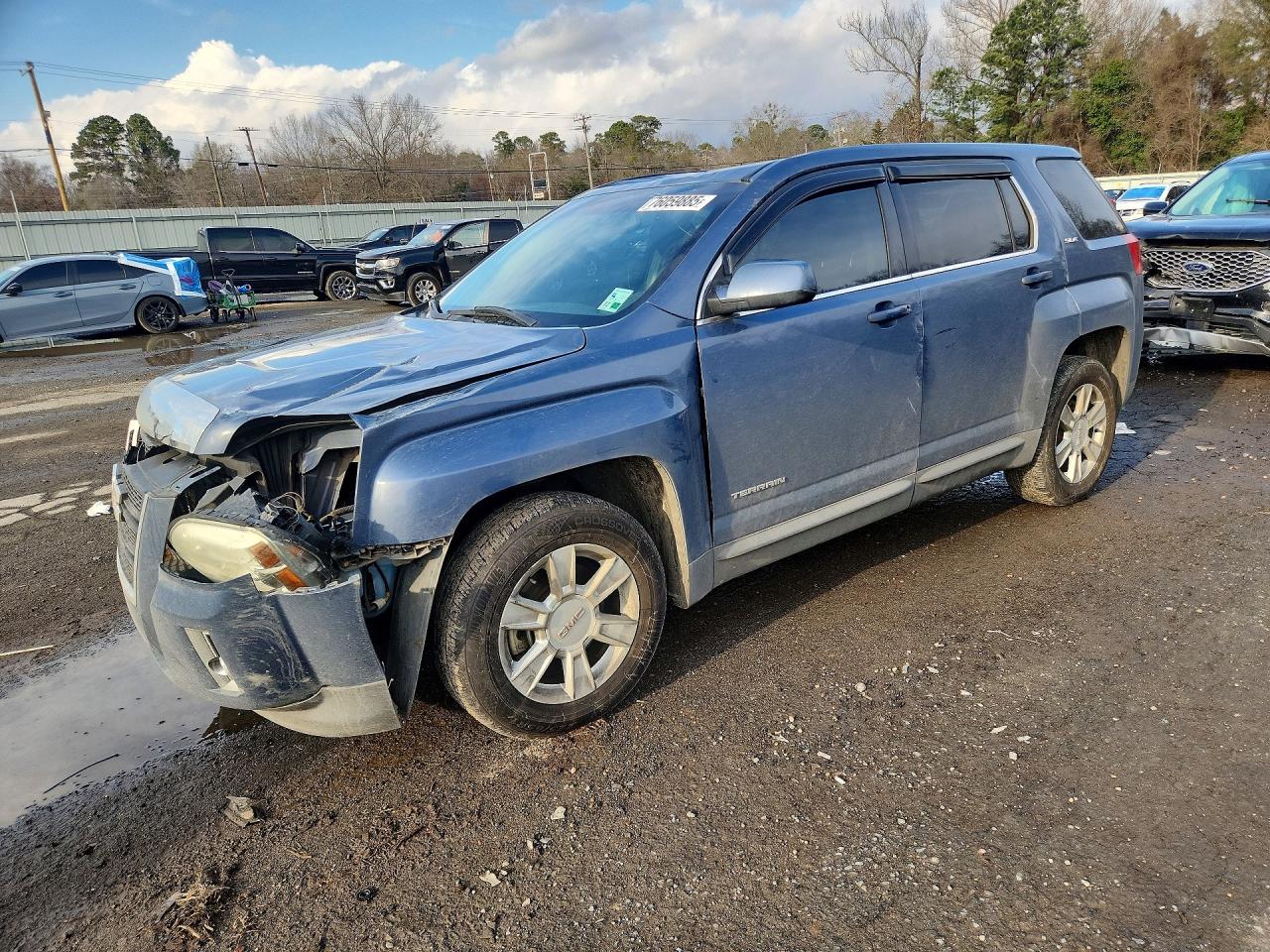 2011 GMC Terrain SLE-1, VIN 2CTALMEC3B6390726 — Front end