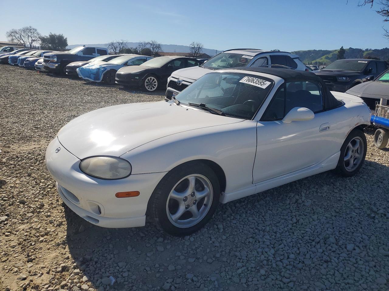 1999 Mazda MX-5 Miata, VIN JM1NB3530X0113851 — Rear end