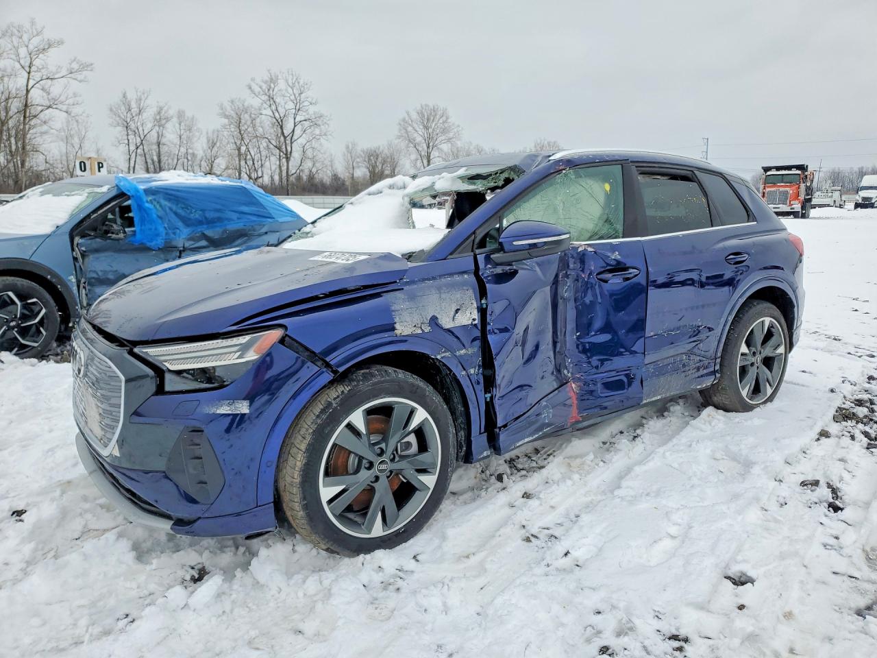 2022 Audi Q4 e-tron Prestige, VIN WA1J2BFZ4NP052465 — Бок
