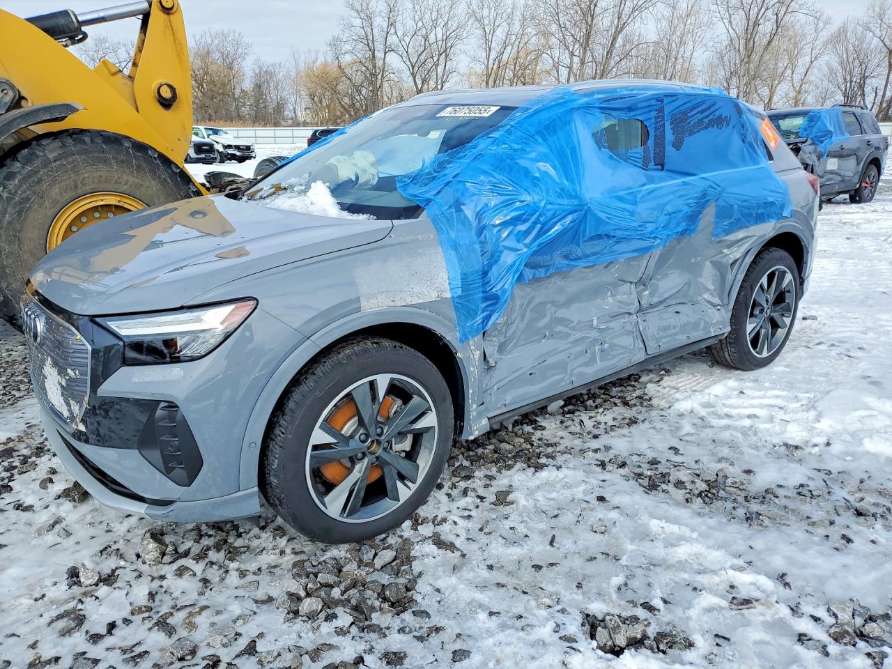 2022 Audi Q4 e-tron Premium Plus, VIN WA1H2BFZ4NP054134 — Бок