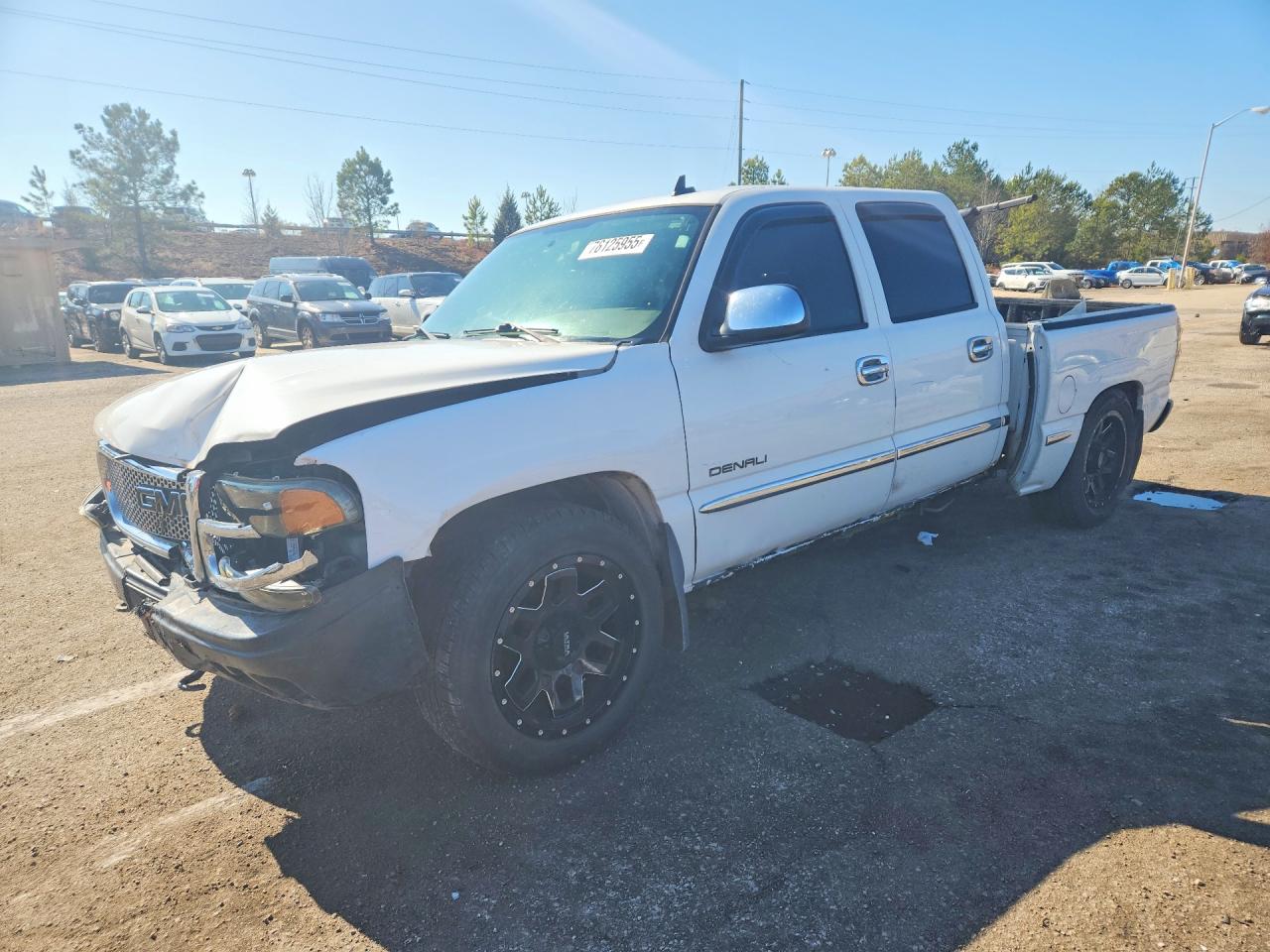 2006 GMC Sierra Denali, VIN 2GTEK63N361198550 — Front end