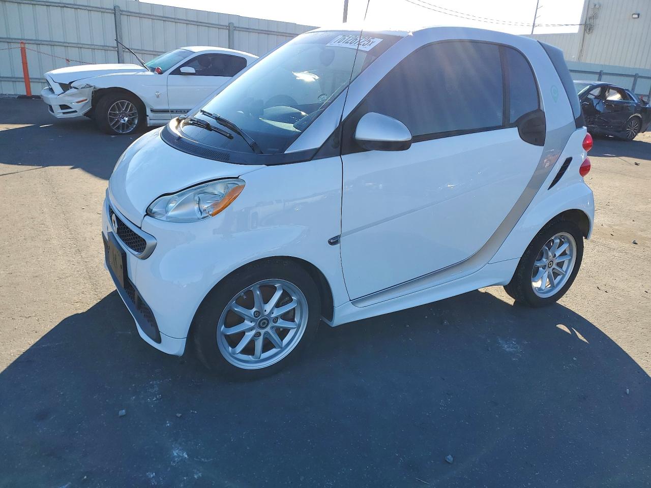 2015 Smart fortwo Passion, VIN WMEEJ9AA0FK837862 — Зад