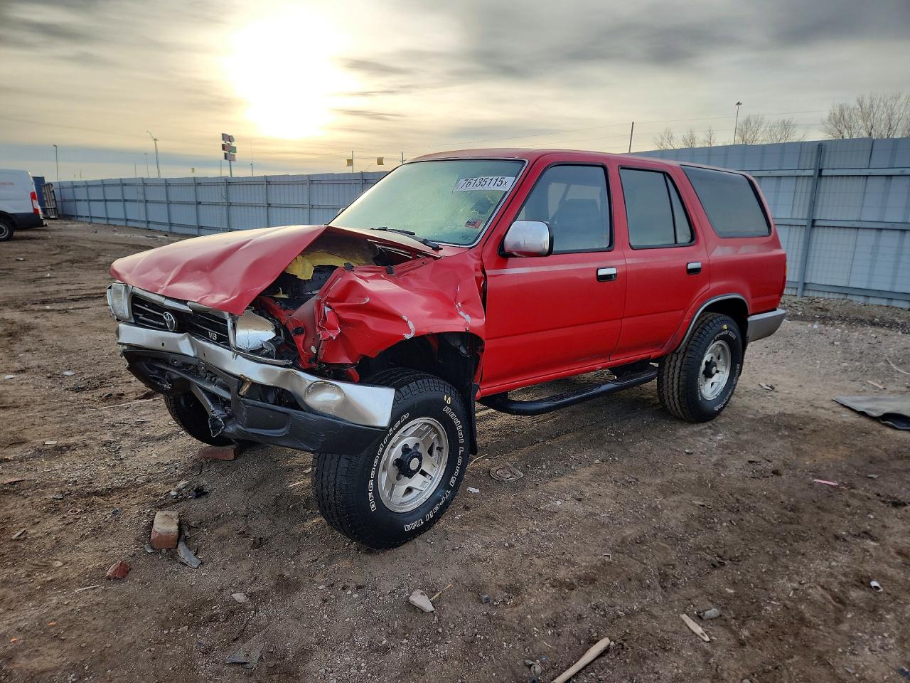 1993 Toyota 4Runner, VIN JT3VN39W4P0105820 — Front end