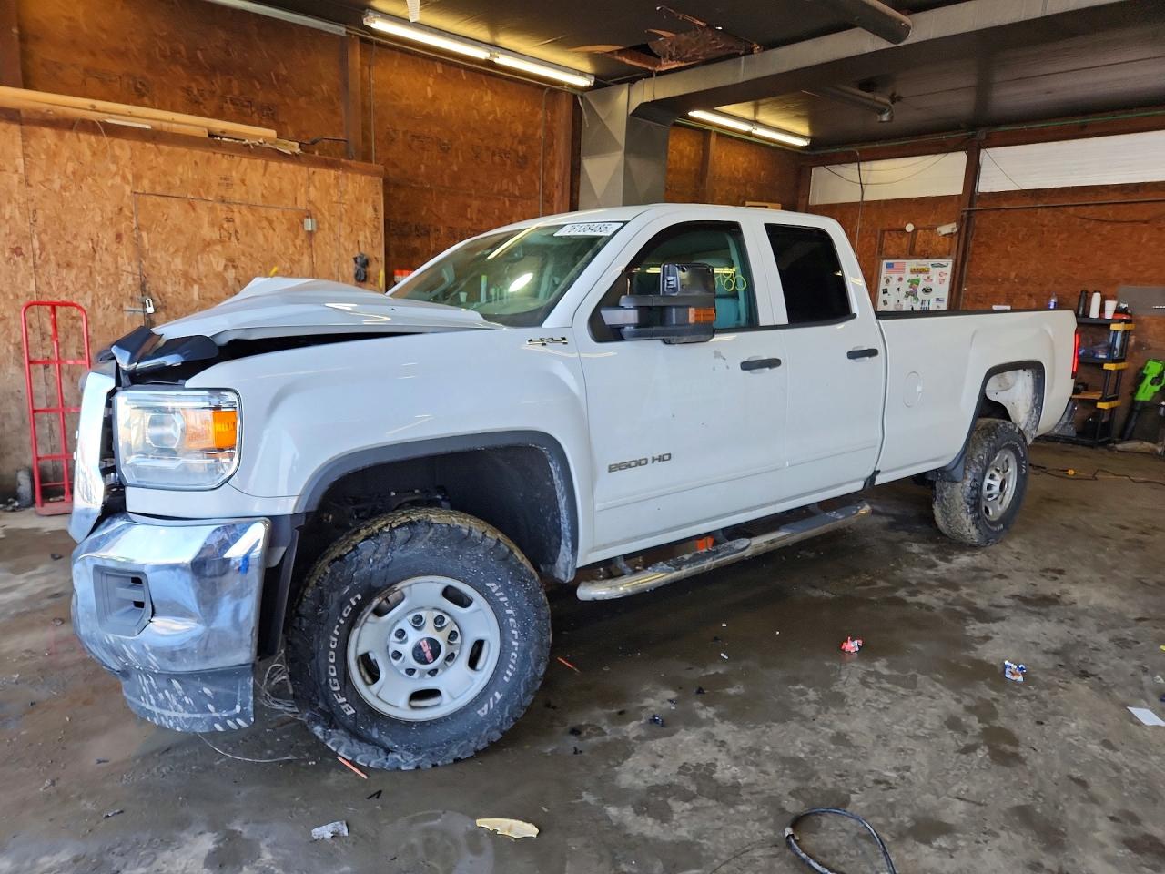 2019 GMC Sierra 2500HD, VIN 2GT22NEG5K1123919 — Front end