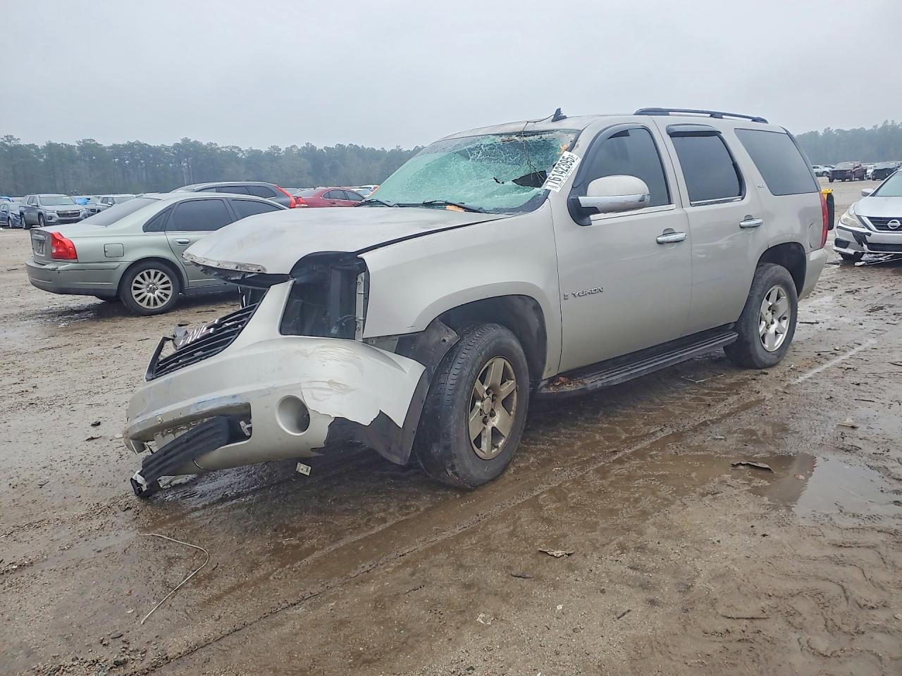 2007 GMC Yukon SLT, VIN 1GKFC13J47J117858 — Front end