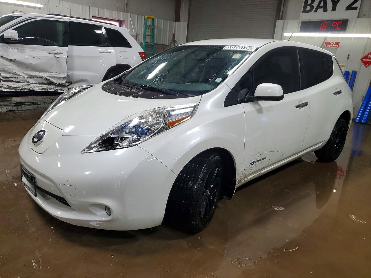 2013 Nissan LEAF S, VIN 1N4AZ0CP1DC401487 — Side