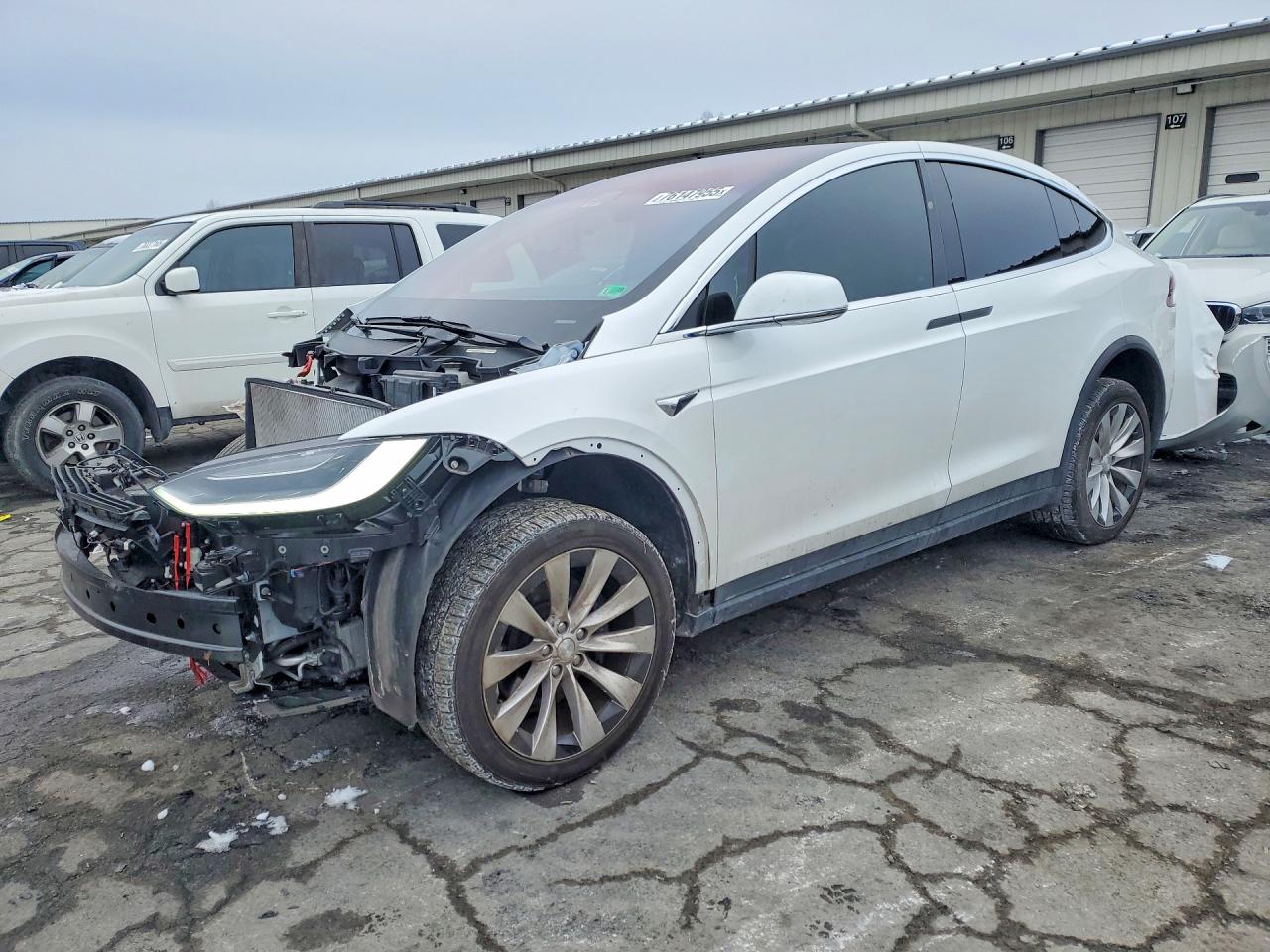 2019 Tesla Model X 75D, VIN 5YJXCDE21KF196090 — Front end