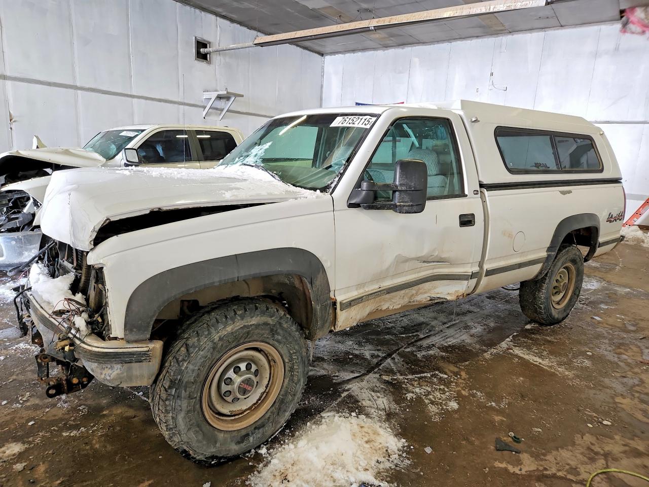 2000 GMC Sierra 3500, VIN 1GTHK35J5YR129103 — Front end