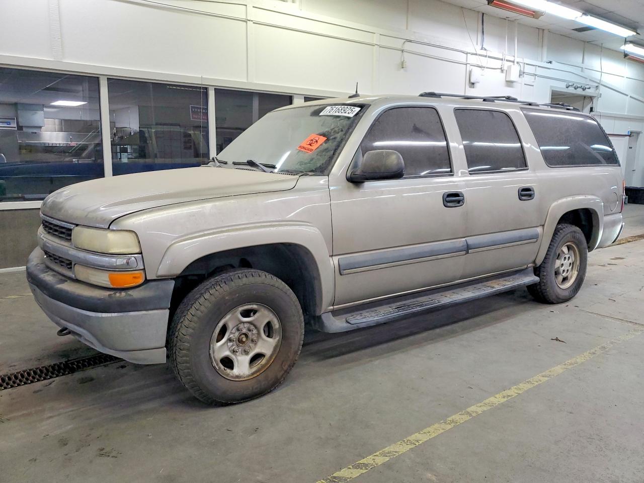 2003 Chevrolet Suburban Z71, VIN 3GNFK16T23G159265 — Front end