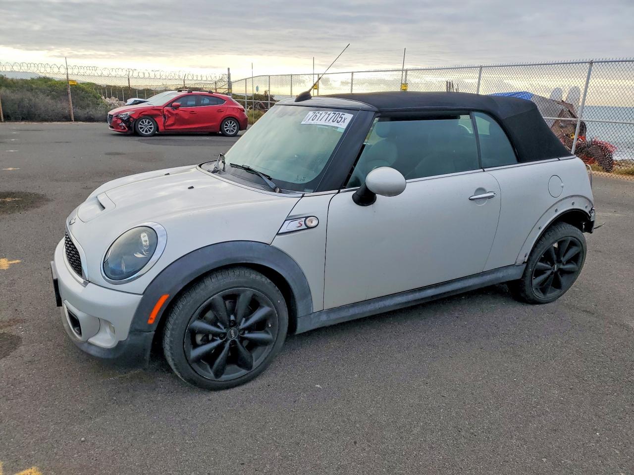 2015 MINI Convertible S, VIN WMWZP3C51FT708502 — Зад