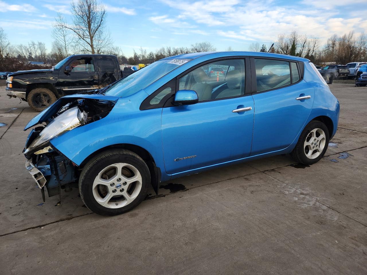 2013 Nissan LEAF SV, VIN 1N4AZ0CP8DC408565 — Front end