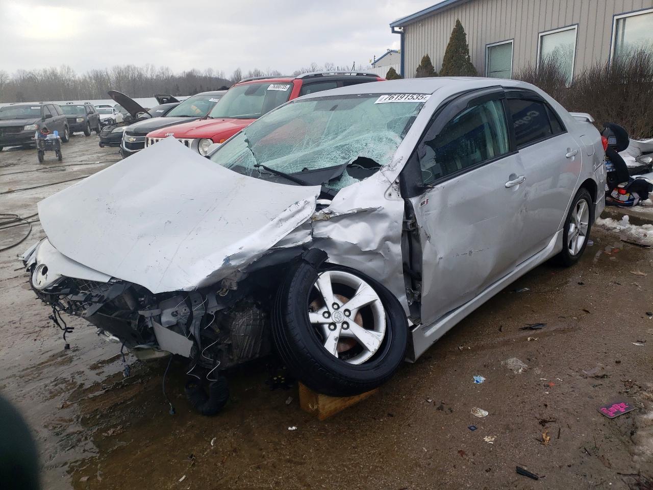 2013 Toyota Corolla LE, VIN 2T1BU4EE2DC038415 — Front end
