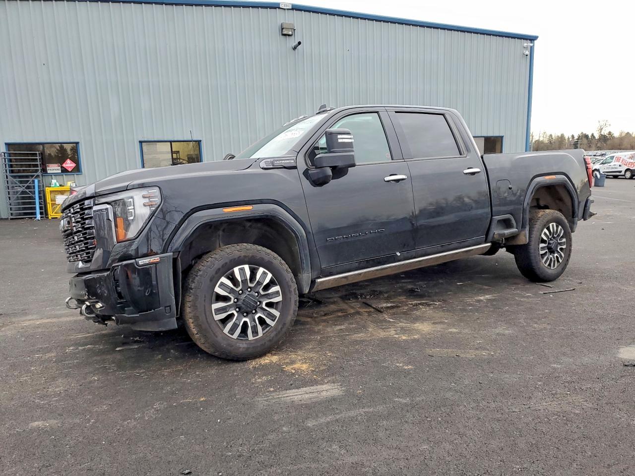2024 GMC Sierra 3500HD Denali Ultimate, VIN 1GT49YEY9RF278538 — Front end