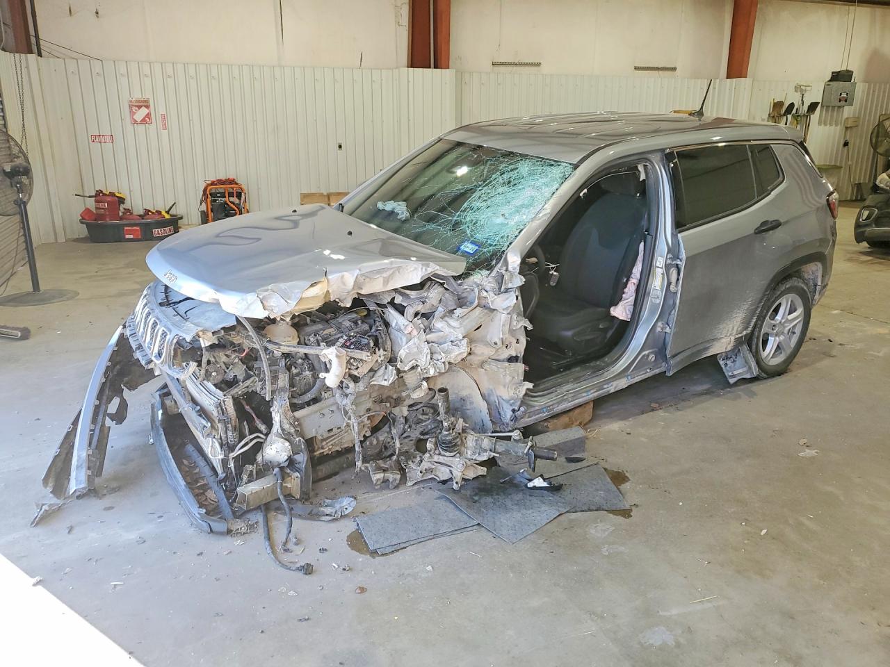 2024 Jeep Compass Sport, VIN 3C4NJDAN0RT577339 — Front end
