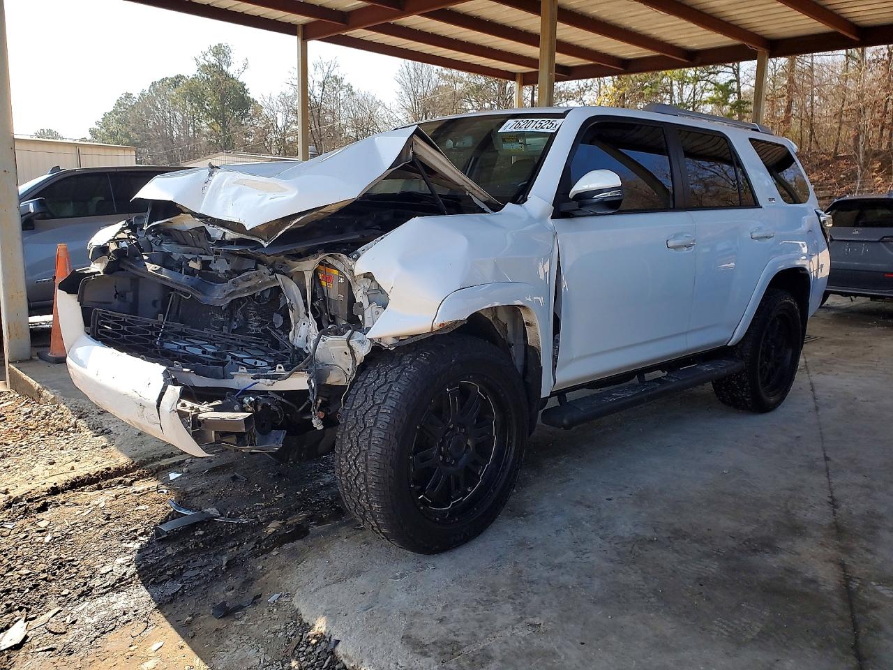 2018 Toyota 4Runner SR5 Premium, VIN JTEBU5JR9J5569629 — Front end