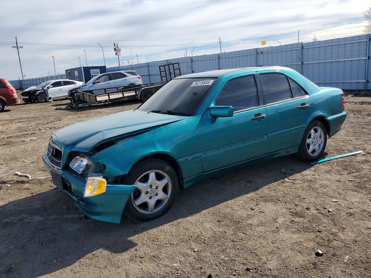 1998 Mercedes-Benz C 230/260/280/320, VIN WDBHA29GXWF649448 — Front end