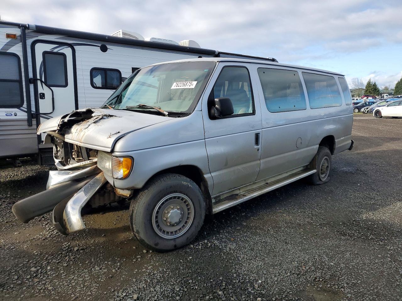1996 Ford Econoline Wagon XL, VIN 1FBJS31H0THA41081 — Front end