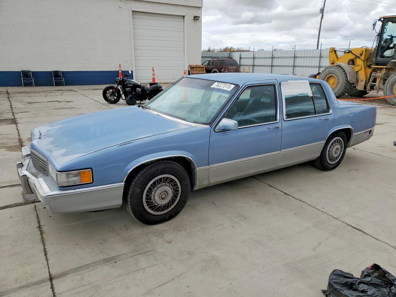 1989 Cadillac DeVille, VIN 1G6CD5150K4293390 — Rear end