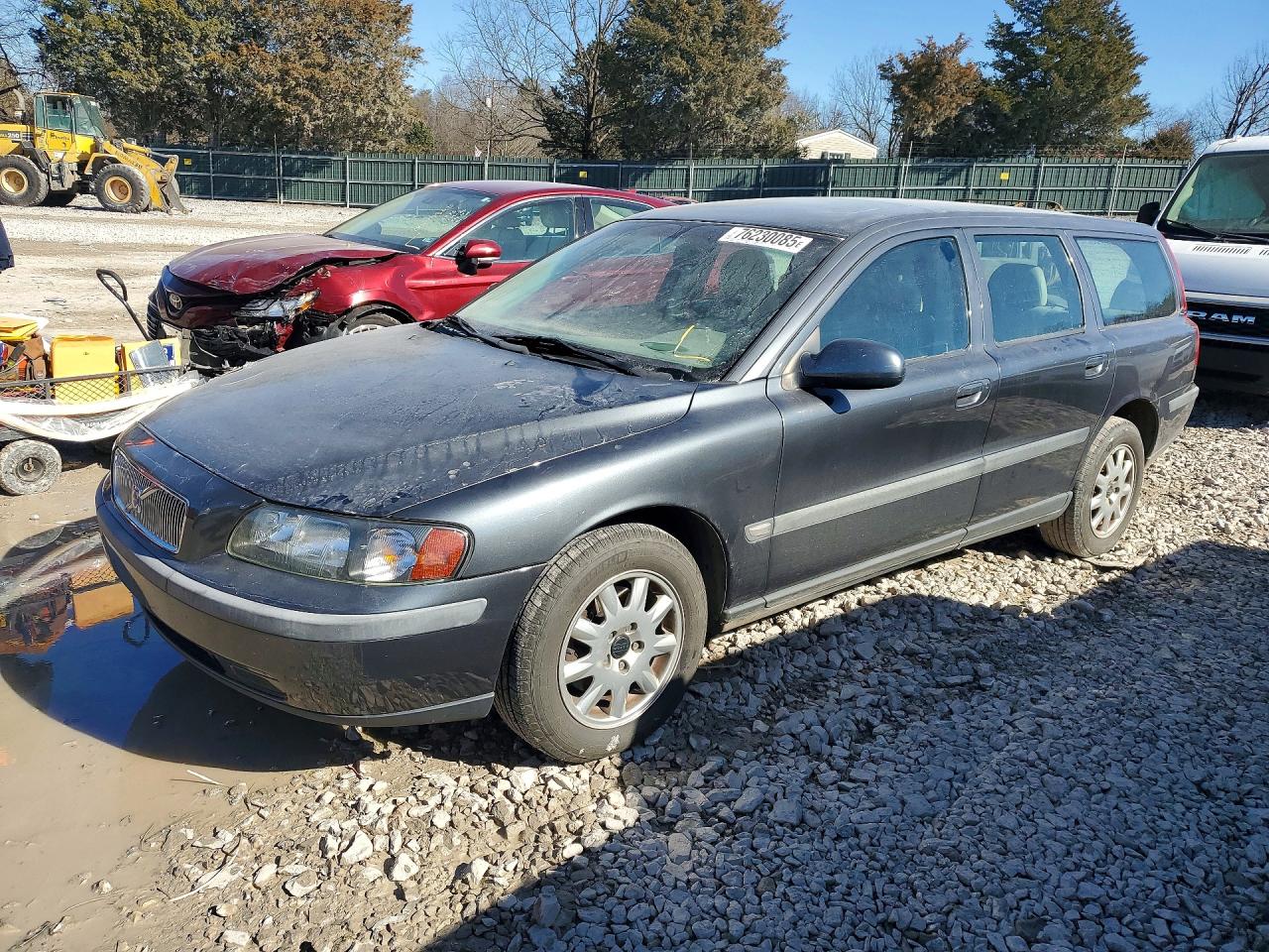 2003 Volvo V70 2.4L, VIN YV1SW61T532289950 — Перед