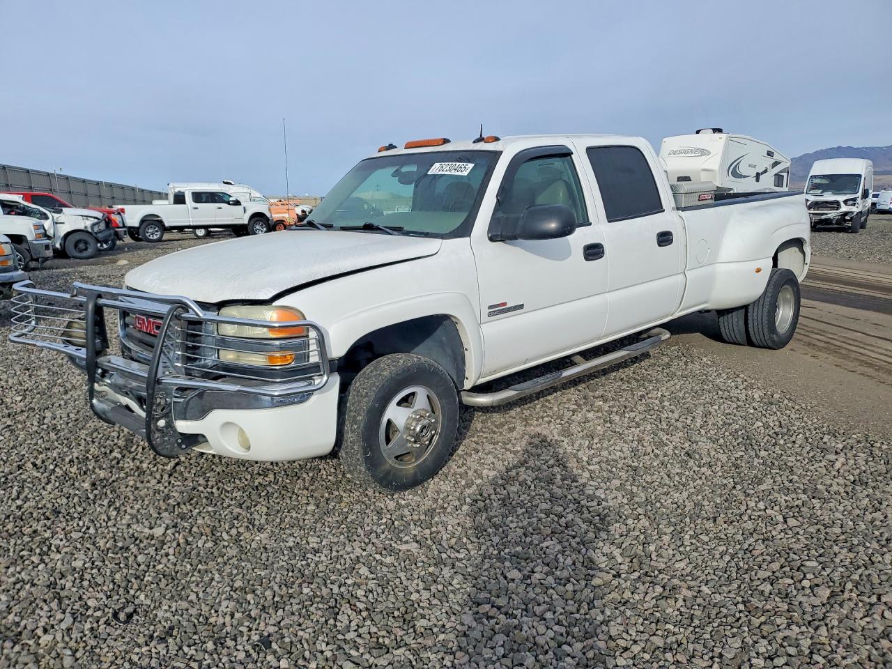 2003 GMC Sierra 3500 SLT, VIN 1GTJC33123F128582 — Front end